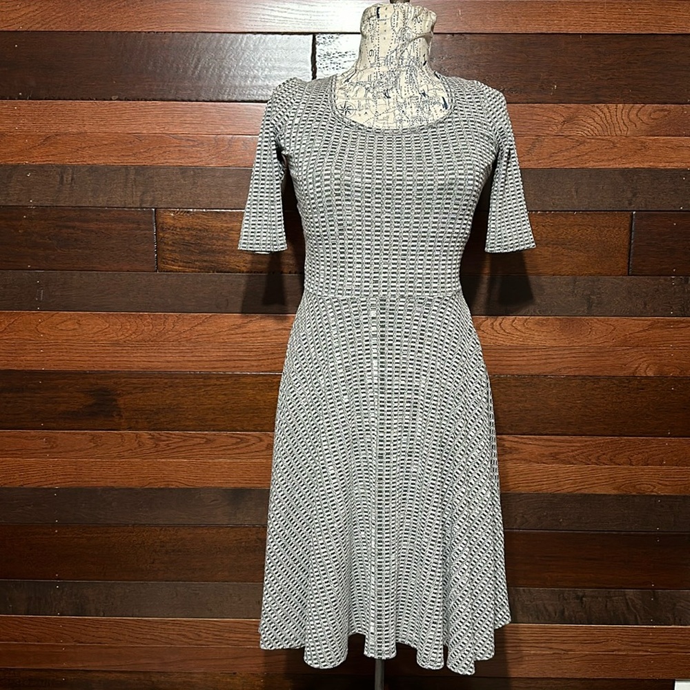 LuLaRoe Scoop Neck Short Sleeve Gray Lattice Midi Dress